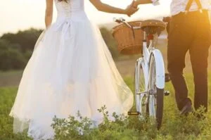 Picture of wedding couple in the late afternoon sun