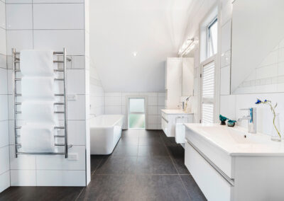 Treghan Lodge master ensuite bathroom