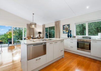 Birdsong Retreat at Treghan. Fully equipped kitchen and dining