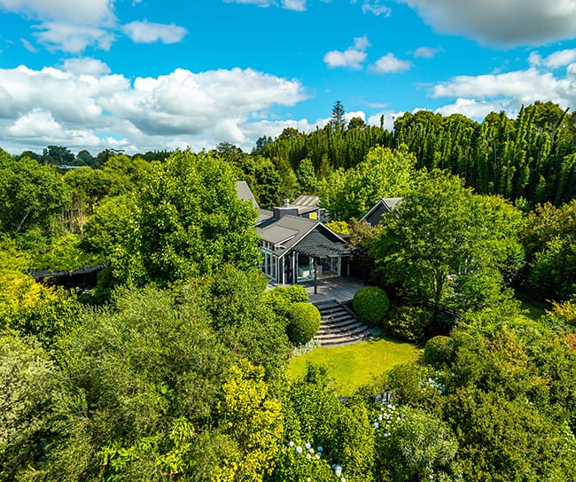 Independent guesthouses surrounded by mature gardens at Treghan Lodge, Kerikeri Bay of Islands