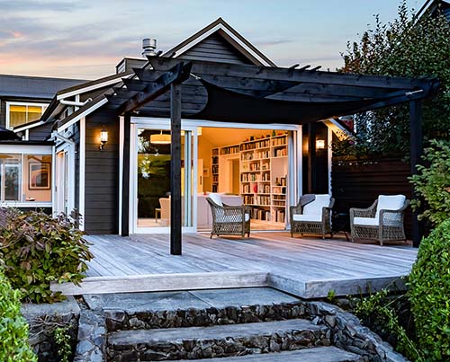 Picture of two young women enjoying ice cream cones