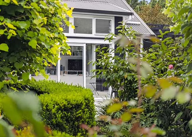 Private guesthouse at Treghan Lodge surrounded by gardens in Kerikeri, Bay of Islands